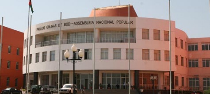 Duelo ao pôr-so-sol em Bissau